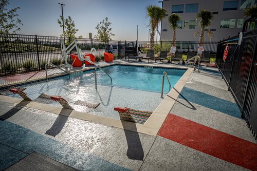 Modern Hotel, Pool Deck, Concrete Coating
Pool Decks
SUNDEK San Antonio
